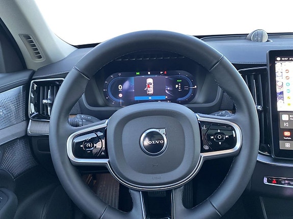 Volvo XC90 9 of 18