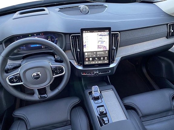 Volvo XC90 8 of 18
