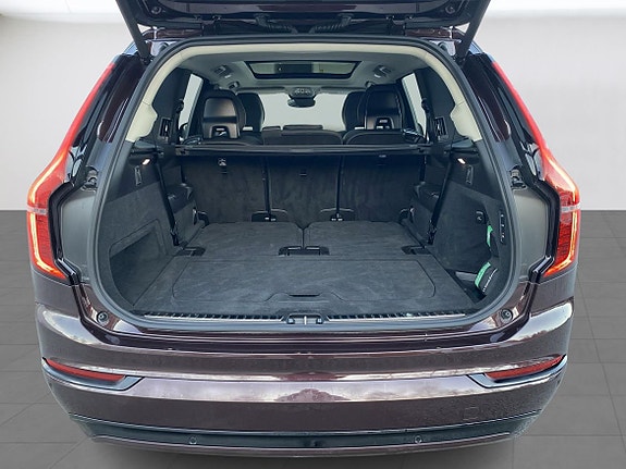 Volvo XC90 10 of 18