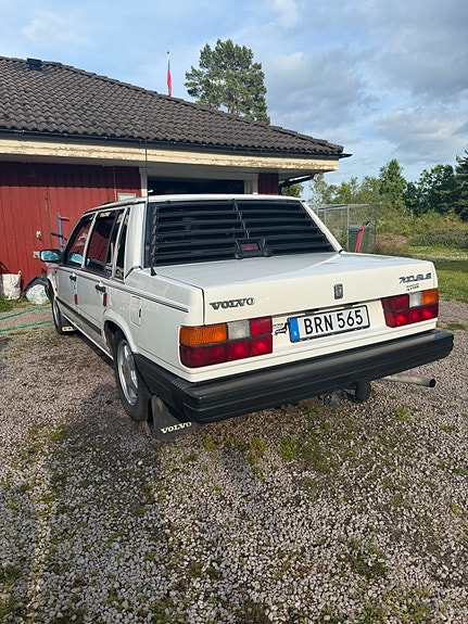 Volvo 740 2 of 5