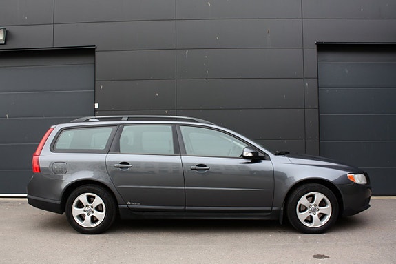Volvo V70 2 of 5