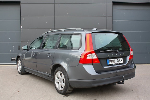 Volvo V70 4 of 5
