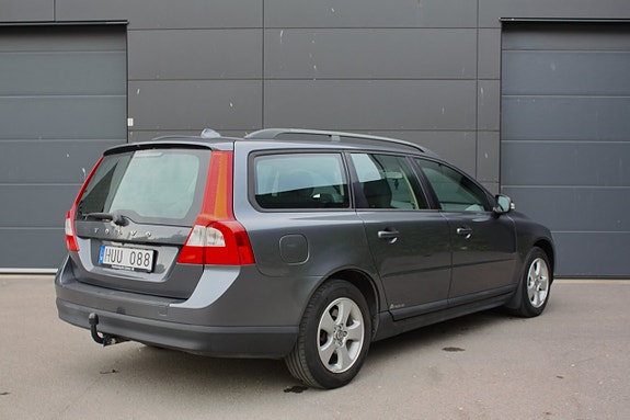 Volvo V70 3 of 5