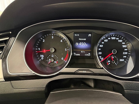 Volkswagen Passat Alltrack 13 of 14