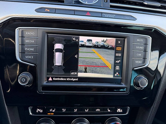Volkswagen Passat Alltrack 11 of 14
