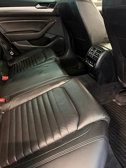 Volkswagen Passat Alltrack 10 of 14