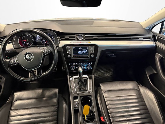 Volkswagen Passat Alltrack 9 of 14