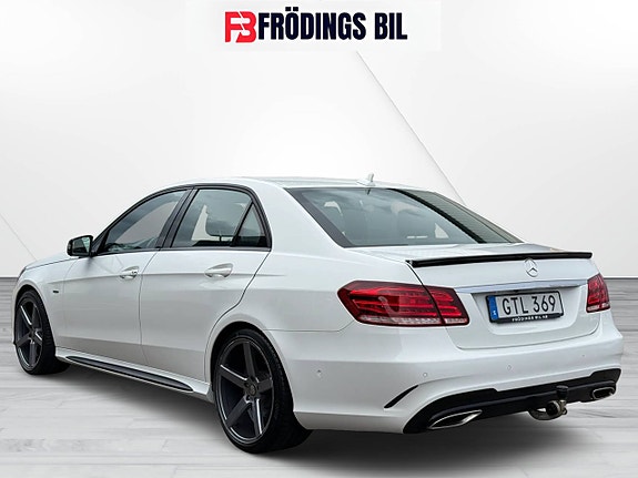 Mercedes-Benz E220 3 of 24