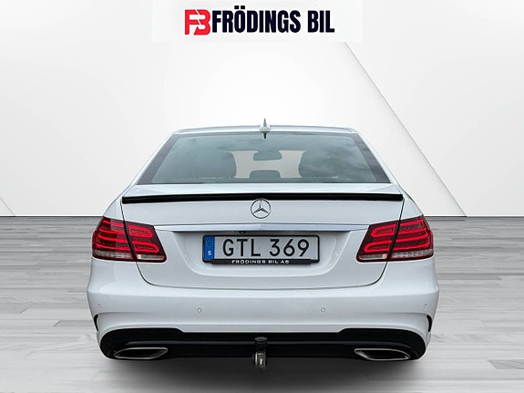 Mercedes-Benz E220 8 of 24