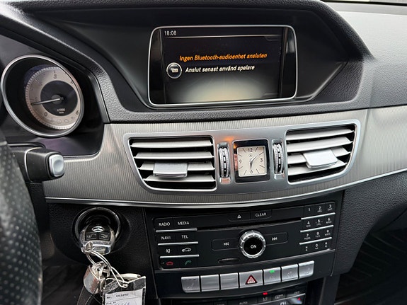 Mercedes-Benz E220 13 of 24