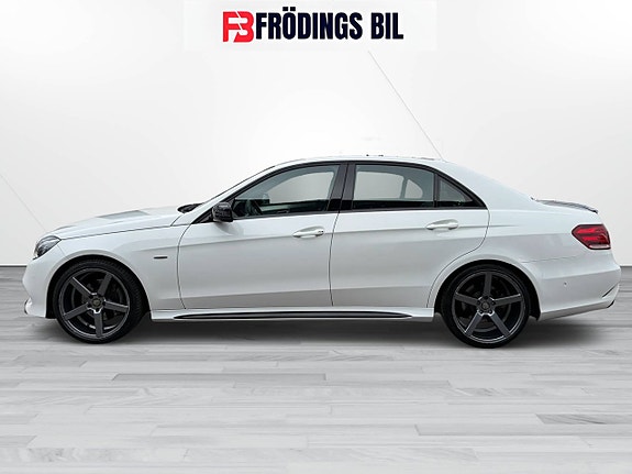 Mercedes-Benz E220 2 of 24