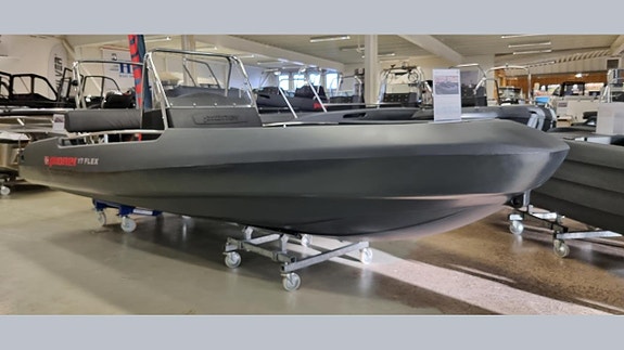 Pioner 17 Advanced Edition Mercury F60 EFI