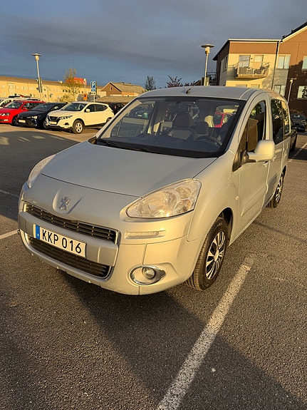 Peugeot Partner Tepee 2 of 5
