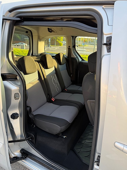 Peugeot Partner Tepee 4 of 5