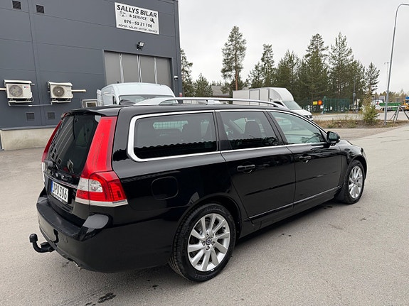 Volvo V70 2 of 5