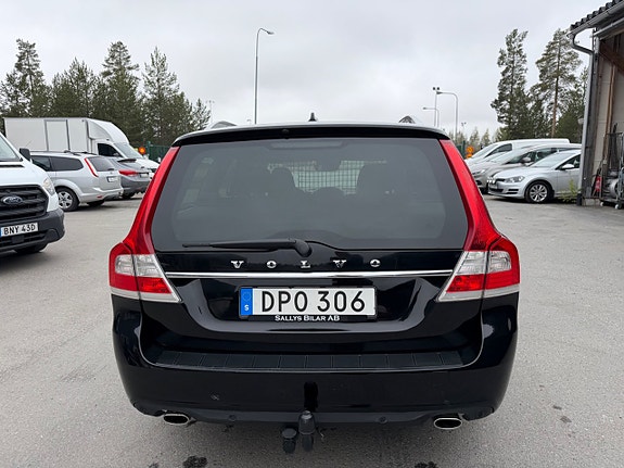 Volvo V70 3 of 5