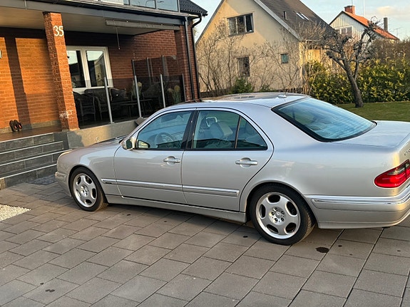 Mercedes-Benz E43 3 of 5
