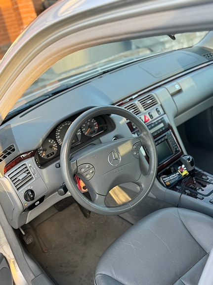 Mercedes-Benz E43 4 of 5