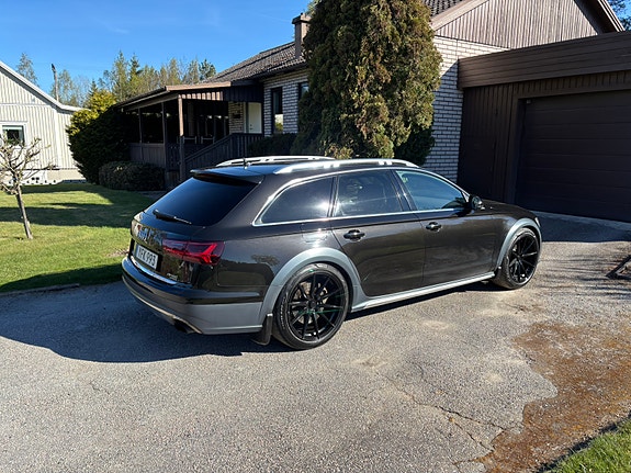 Audi A6 allroad 2 of 5