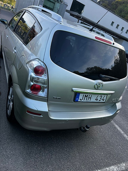 Toyota Corolla Verso 2 of 5