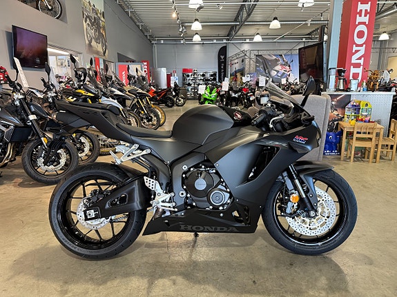 Honda CBR600RR 2 of 5