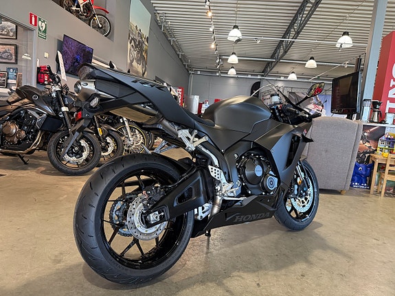 Honda CBR600RR 3 of 5