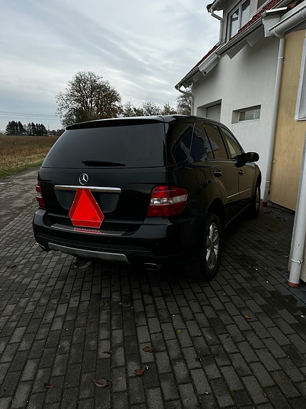 Mercedes-Benz ML280 4 of 5