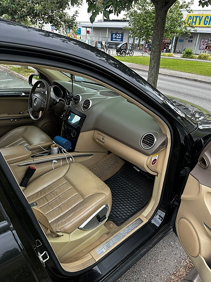 Mercedes-Benz ML280 4 of 10