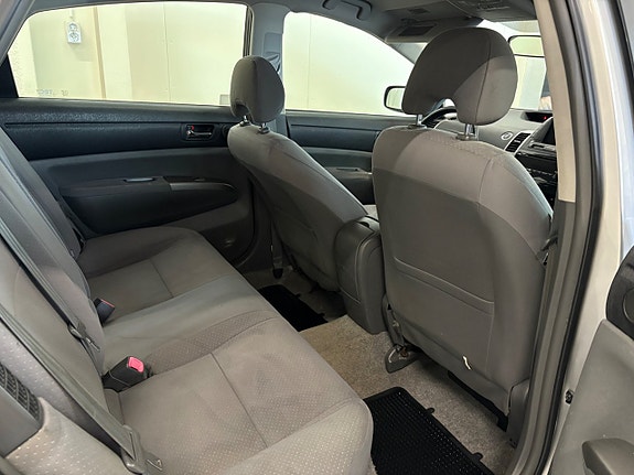 Toyota Prius 12 of 16