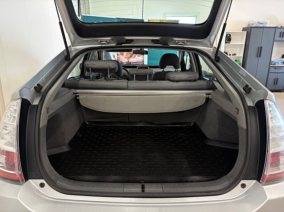 Toyota Prius 14 of 16