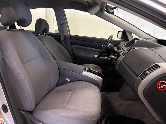 Toyota Prius 10 of 16