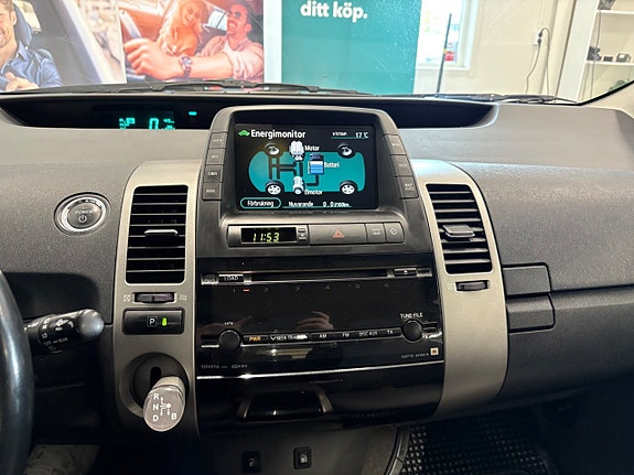Toyota Prius 15 of 16