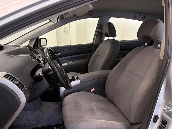 Toyota Prius 8 of 16