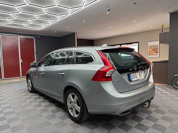 Volvo V60 2 of 5