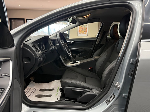 Volvo V60 3 of 5