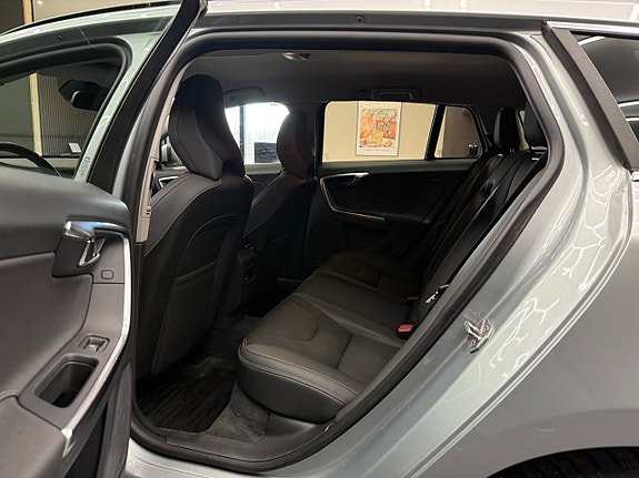 Volvo V60 4 of 5