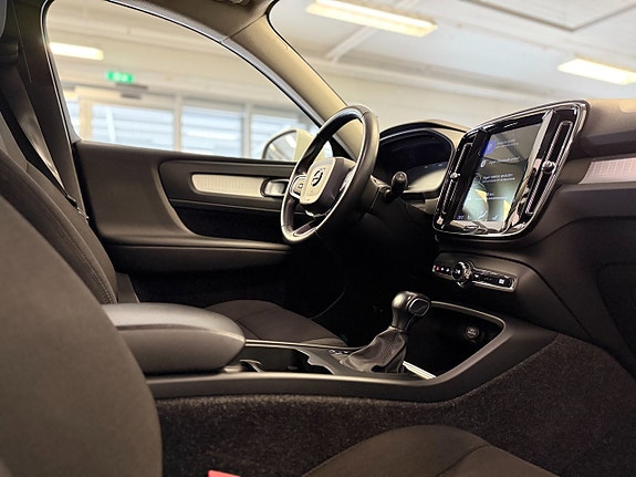 Volvo XC40 12 of 16