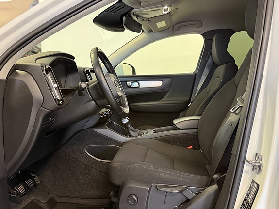 Volvo XC40 13 of 16