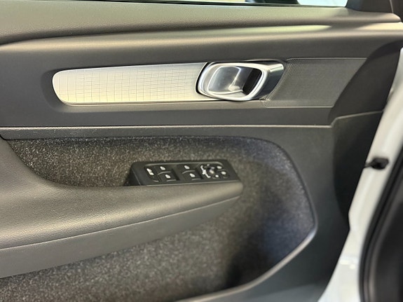 Volvo XC40 14 of 16