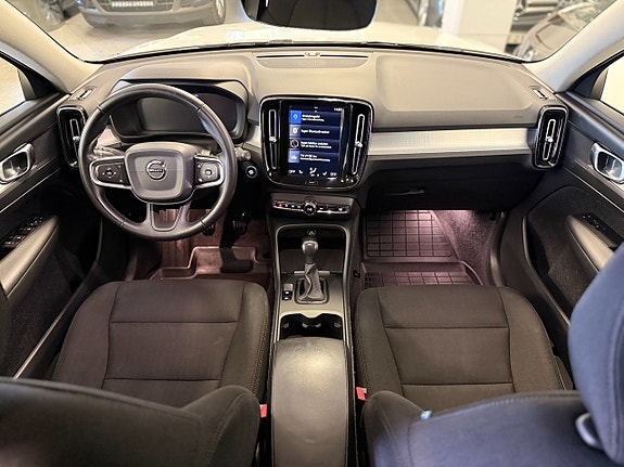 Volvo XC40 11 of 16