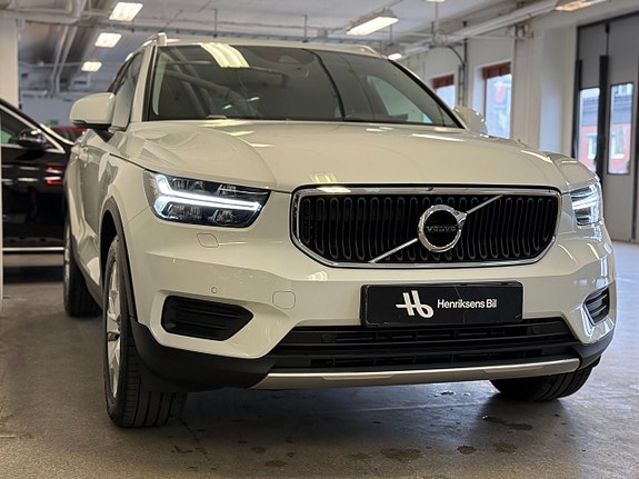 Volvo XC40 6 of 16