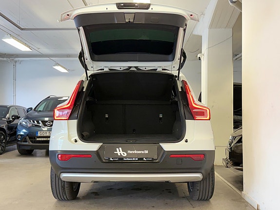 Volvo XC40 9 of 16