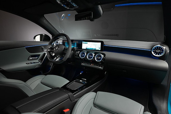 Mercedes-Benz CLA45 15 of 21