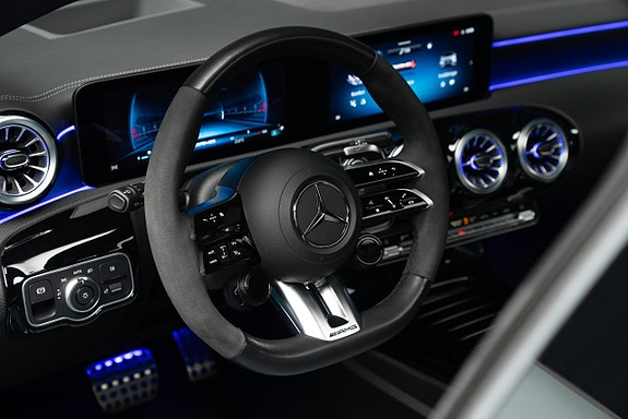 Mercedes-Benz CLA45 14 of 21