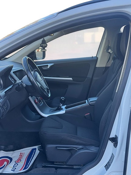Volvo XC60 11 of 14