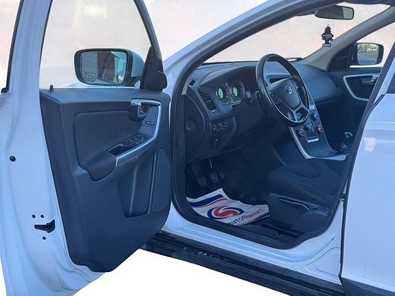 Volvo XC60 10 of 14