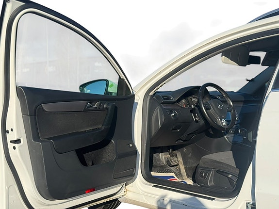 Volkswagen Passat 11 of 15