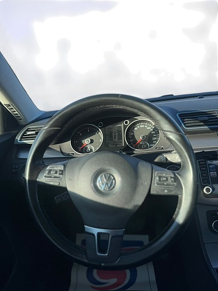 Volkswagen Passat 14 of 15
