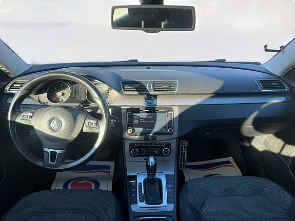 Volkswagen Passat 13 of 15
