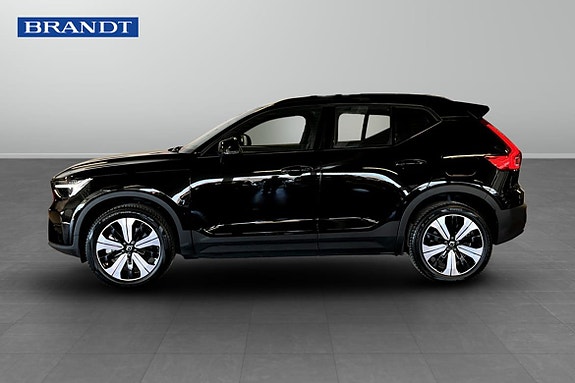 Volvo XC40 3 of 5